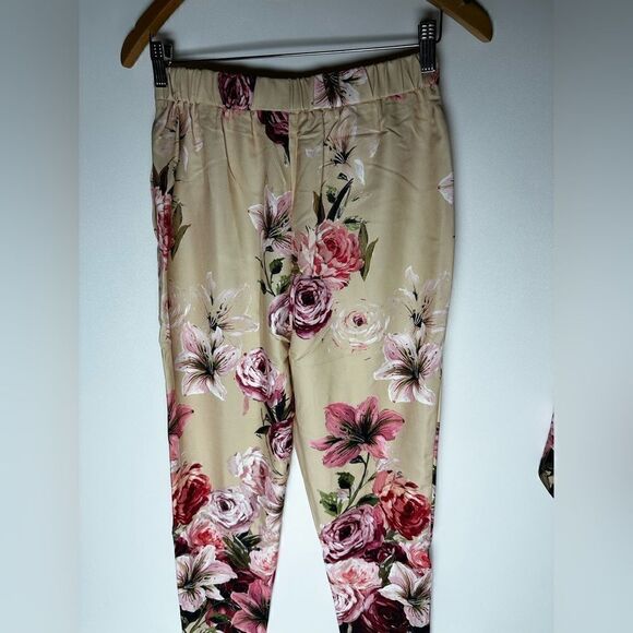 Tan Floral pants Suit roses - Picture 12 of 12